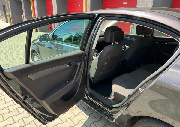 Volkswagen Passat cena 39900 przebieg: 99979, rok produkcji 2011 z Wrocław małe 407